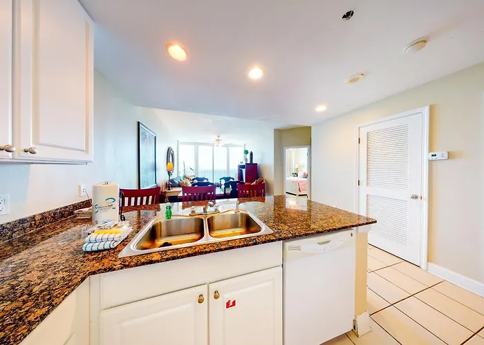 Gulf-front W Shared Pools Hot Tubs Sauna & Access Holiday home *