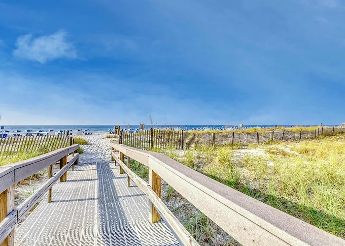Gulf-front W Shared Pools Hot Tubs Sauna & Access Holiday home *